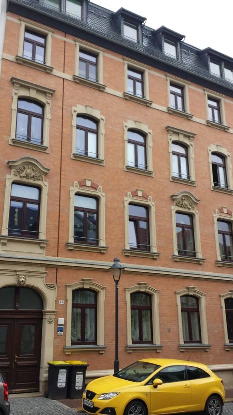 Vermietete 2 Raumwohnung mit Einbauküche und Balkon in Zwickau